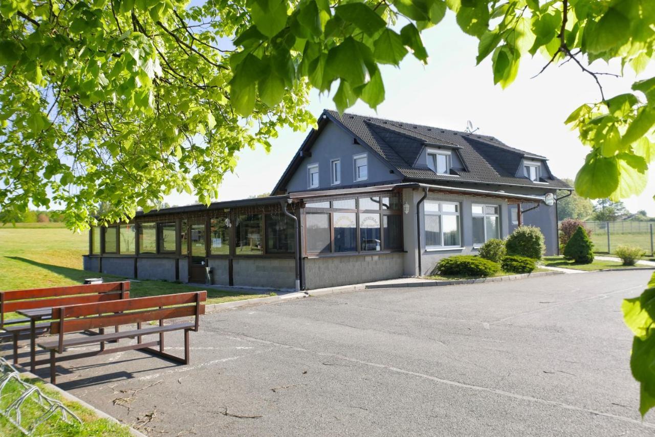 Hotel-Restaurant U Švábků Tachov  Exterior foto